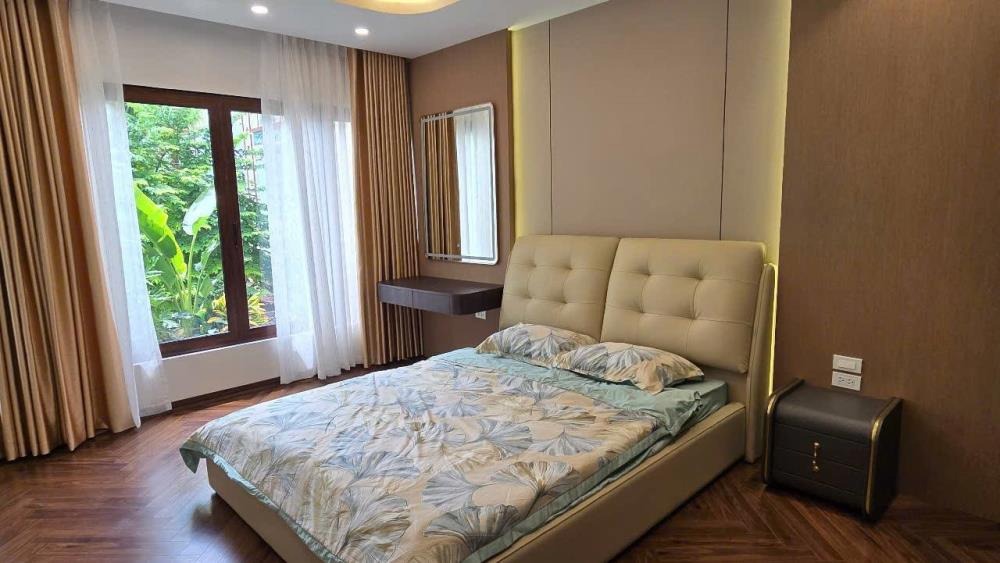 Nhà Phố Trần Duy Hưng - Full Nội Thất - View Phố Xanh - Giá Tốt