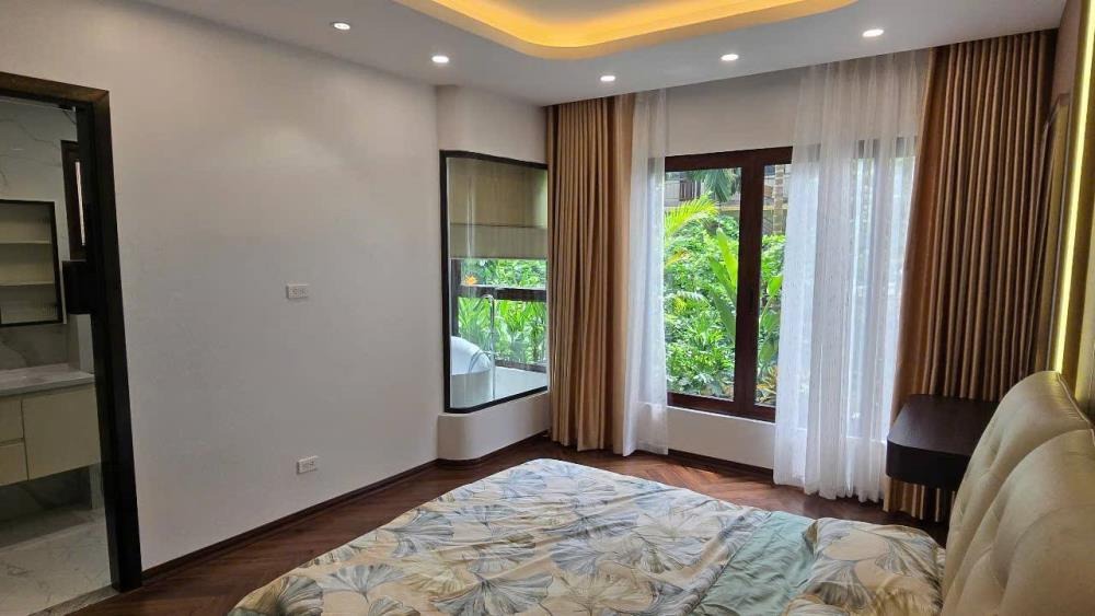 Nhà Phố Trần Duy Hưng - Full Nội Thất - View Phố Xanh - Giá Tốt