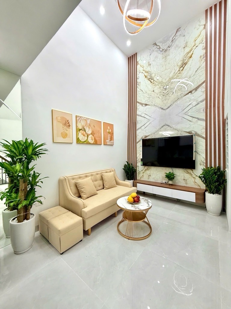 Nhà Đống Đa 4 Tầng, 3 Ngủ, Ô Tô Gần, Giá 5.9 Tỷ - Vị Trí Đắc Địa