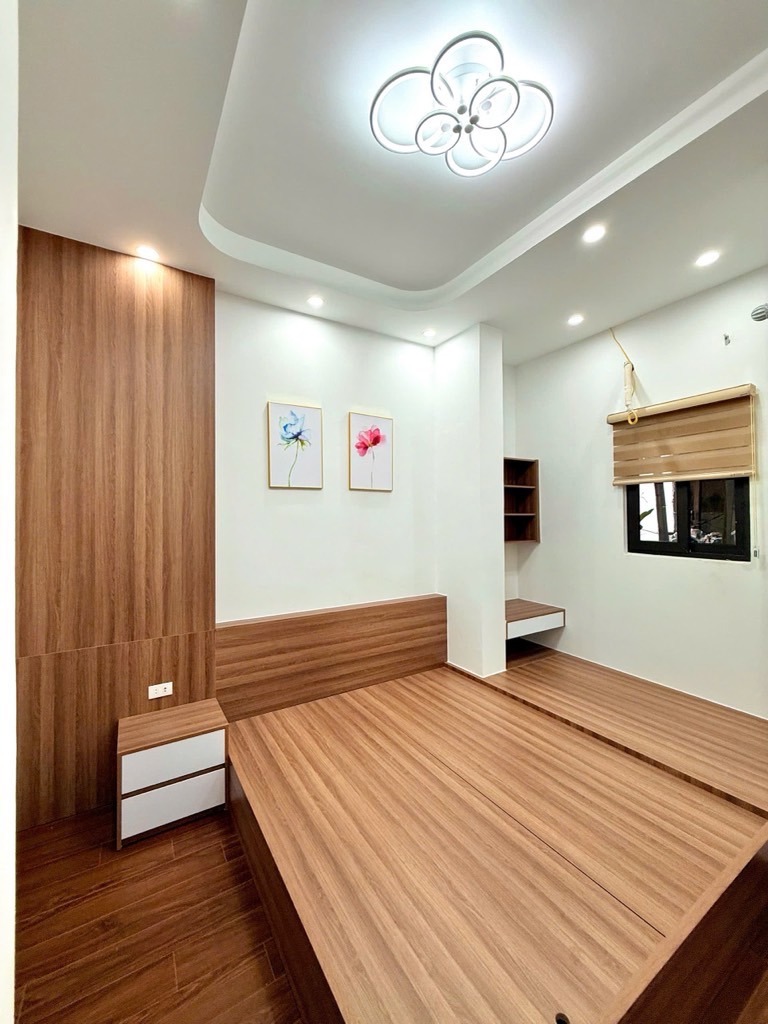 Nhà Đống Đa 4 Tầng, 3 Ngủ, Ô Tô Gần, Giá 5.9 Tỷ - Vị Trí Đắc Địa