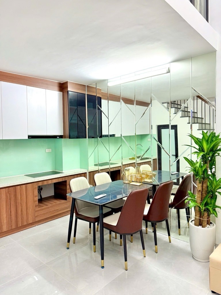 Nhà Đống Đa 4 Tầng, 3 Ngủ, Ô Tô Gần, Giá 5.9 Tỷ - Vị Trí Đắc Địa