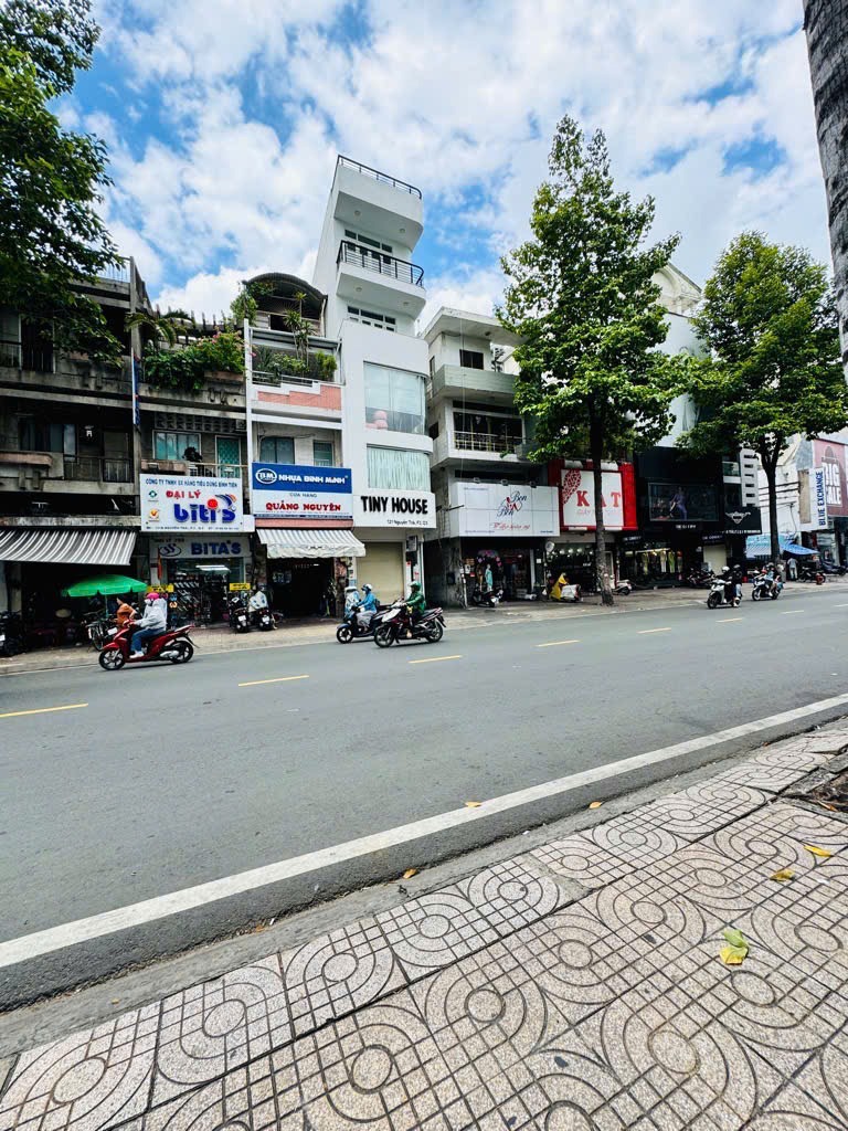 Bán nhà cấp 4 Quận 5: 5x20m, hẻm xe hơi, 22 tỷ - Vị trí VIP, tiềm năng lớn