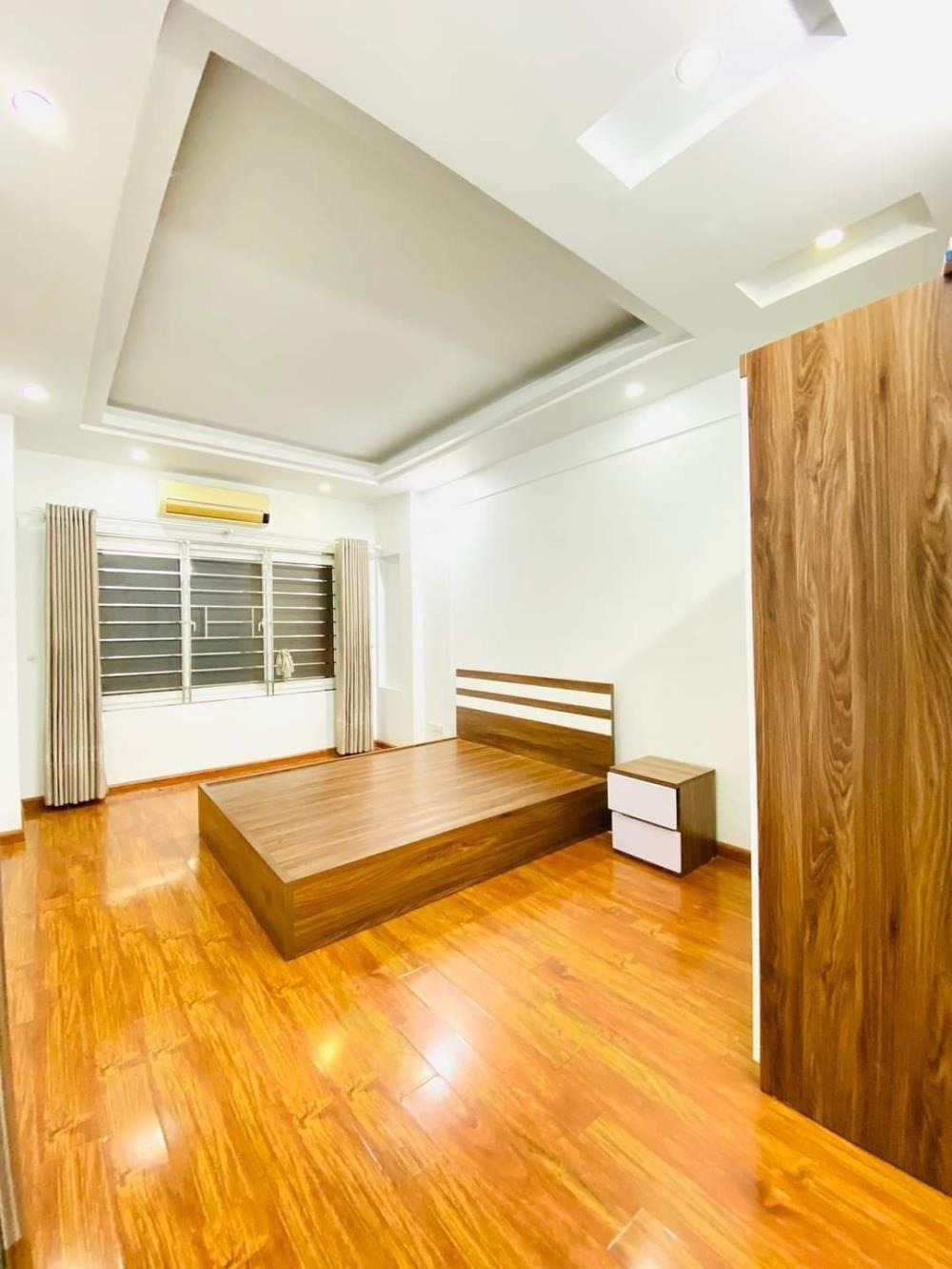 Bán nhà Cầu Giấy: Vị trí đẹp, 40m2, 8 tỷ, gần oto, ngõ thông