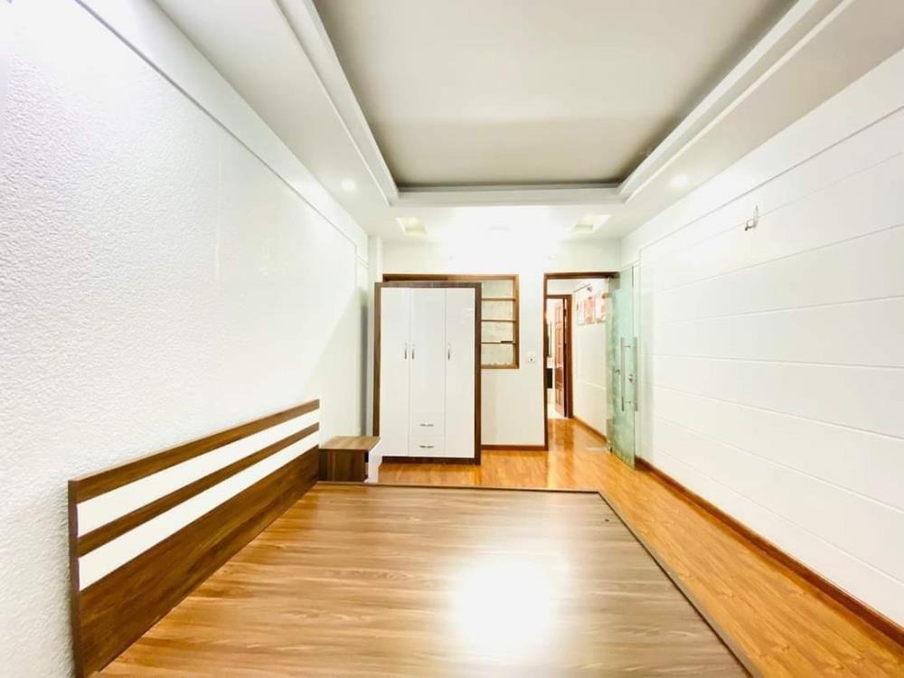 Bán nhà Cầu Giấy: Vị trí đẹp, 40m2, 8 tỷ, gần oto, ngõ thông