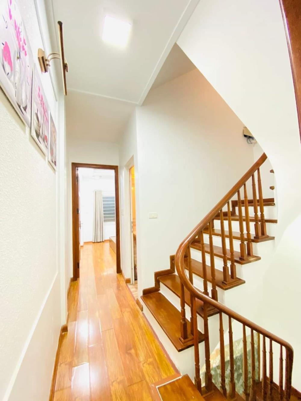 Bán nhà Cầu Giấy: Vị trí đẹp, 40m2, 8 tỷ, gần oto, ngõ thông