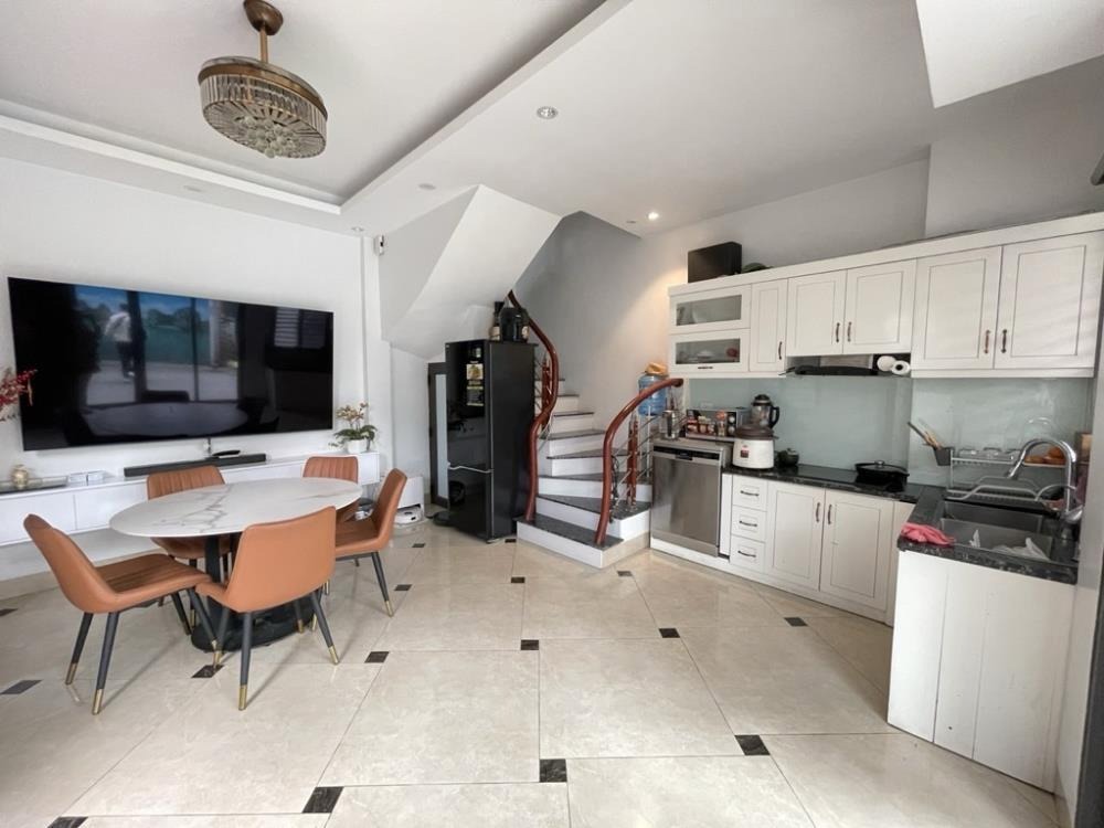 Bán Nhà 3 Tầng Nguyễn Văn Cừ, 76m², Giá 8.1 Tỷ - Ngõ 3 Gác Thông