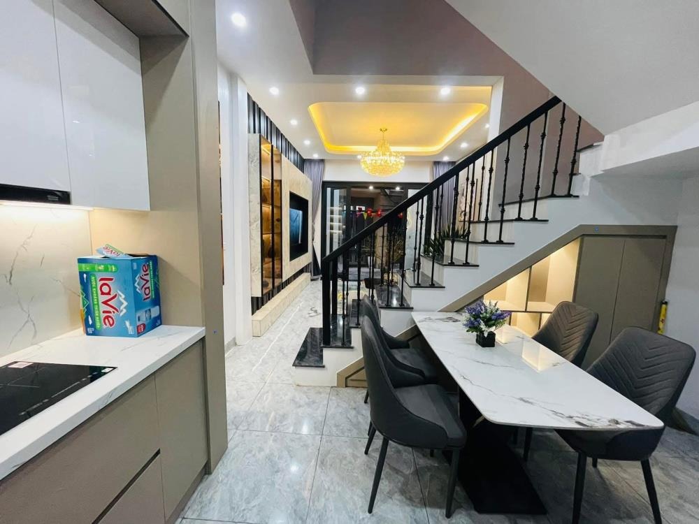 🏠 Bán nhà Xuân Thuỷ - 54m² x 5T, Mặt tiền 4m, Ô tô dừng đỗ, 20m ra phố - Giá 11.5 tỷ