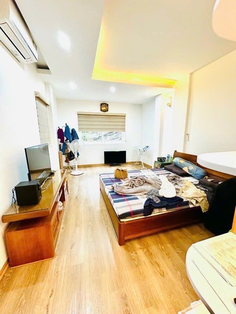Bán nhà dịch vọng hậu, Cầu Giấy - 40m2, Ngõ thông, Ô tô đỗ, Kinh doanh - Giá 10.4 tỷ