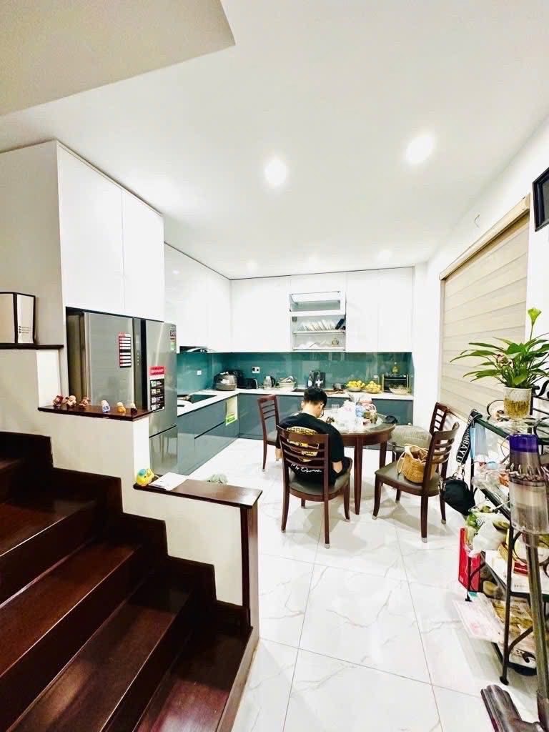 Bán nhà dịch vọng hậu, Cầu Giấy - 40m2, Ngõ thông, Ô tô đỗ, Kinh doanh - Giá 10.4 tỷ