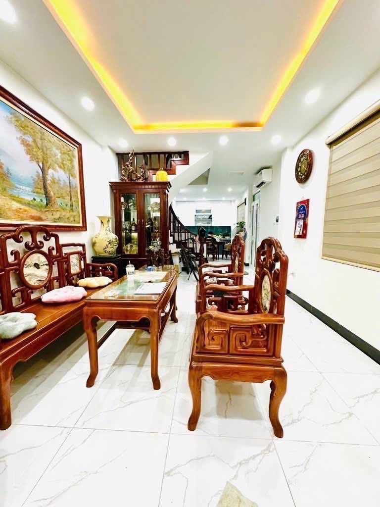 Bán nhà dịch vọng hậu, Cầu Giấy - 40m2, Ngõ thông, Ô tô đỗ, Kinh doanh - Giá 10.4 tỷ