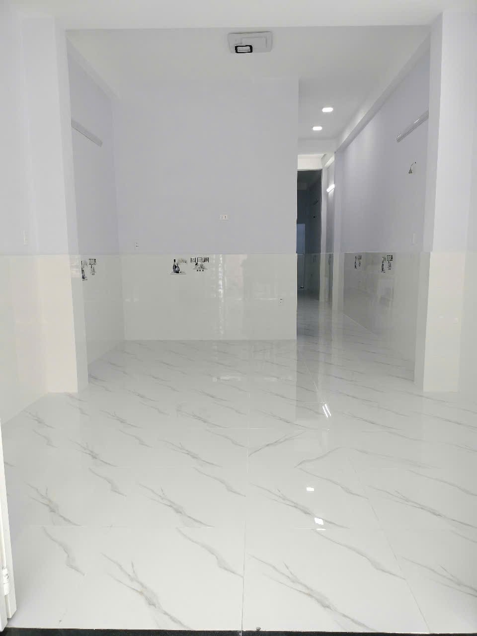 Bán Nhà Bình Tân Giá Rẻ: 2 Tầng, Hẻm Xe Hơi, Pháp Lý Sạch - Chỉ 5.4 Tỷ
