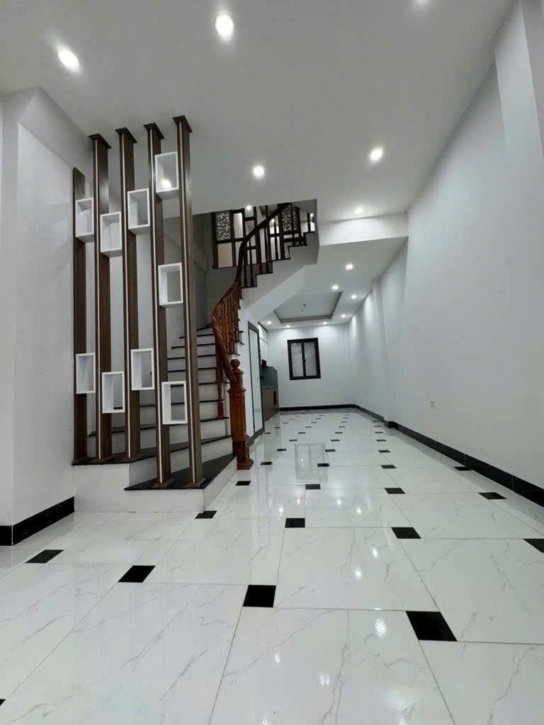 Nhà xây mới 40m2, ô tô vào cửa, gần chợ Lai Xá, Hoài Đức - 6 tỷ