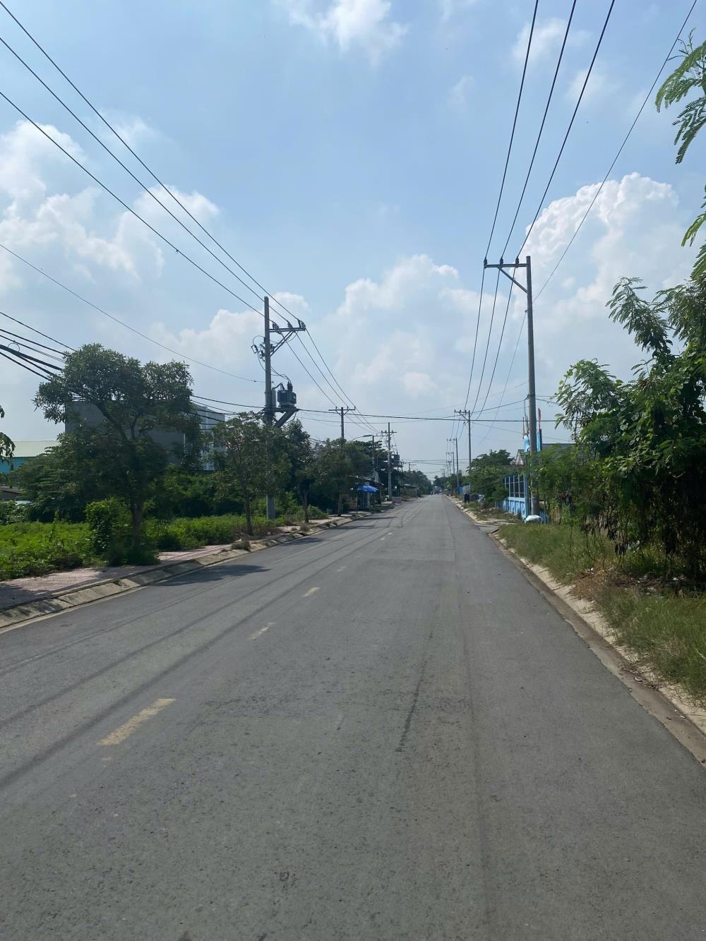 Nhà Lầu 3 Tầng - Vị Trí Đắc Địa, Xe Hơi Trước Nhà - Bình Chánh