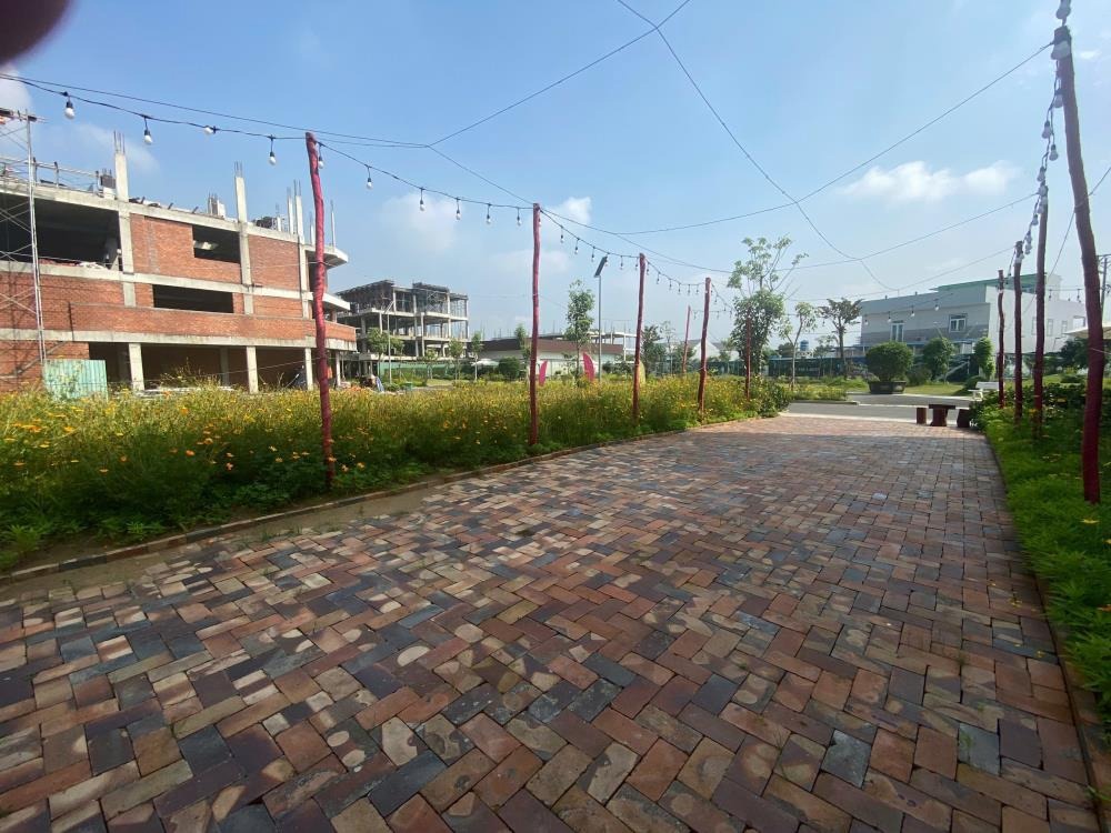 Nhà Lầu 3 Tầng - Vị Trí Đắc Địa, Xe Hơi Trước Nhà - Bình Chánh