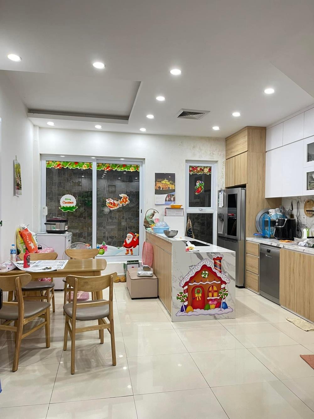 Bán nhà phố Đào Tấn, Ba Đình - 6 Tầng, MT4m, Giá 6.89 tỷ