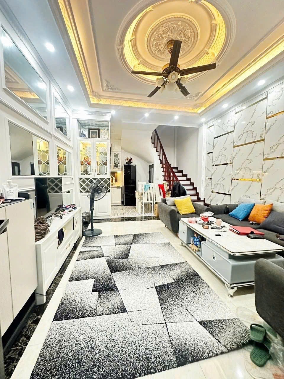 Nhà đẹp Thái Thịnh - Đống Đa - 33m² x 5 tầng - Mặt tiền 5m - Giá 9 tỷ