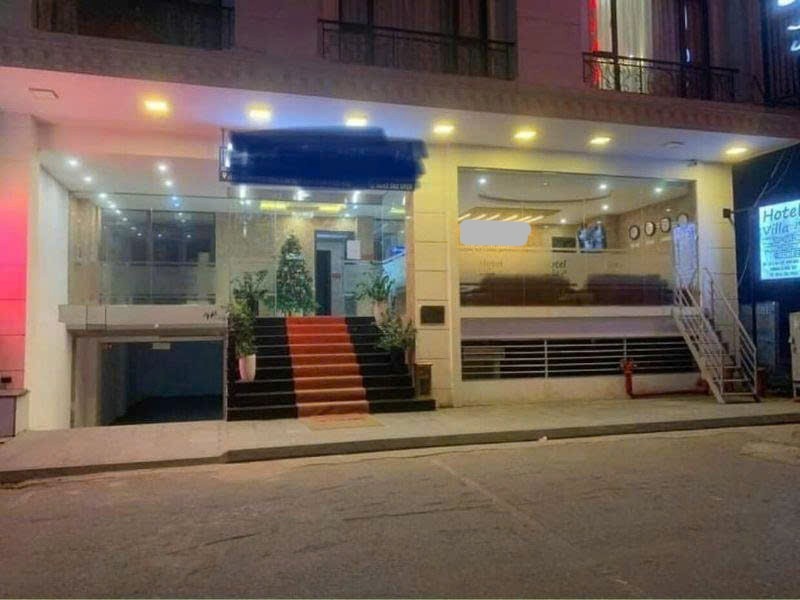 Biệt Thự Phố Cầu Giấy - 210m2, Hầm, View Sân Chơi - Giá 120 tỷ