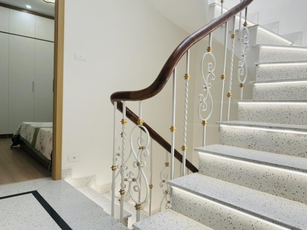 Bán Nhà Minh Khai Mặt Tiền, Ngõ Nông, Full Nội Thất - Vị Trí Vip