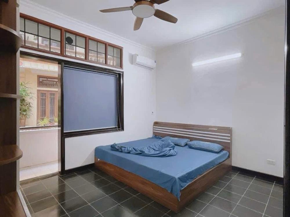 Bán nhà Hào Nam - 69m² - 4 Tầng - 15.8 Tỷ - Vị Trí Vàng Đống Đa