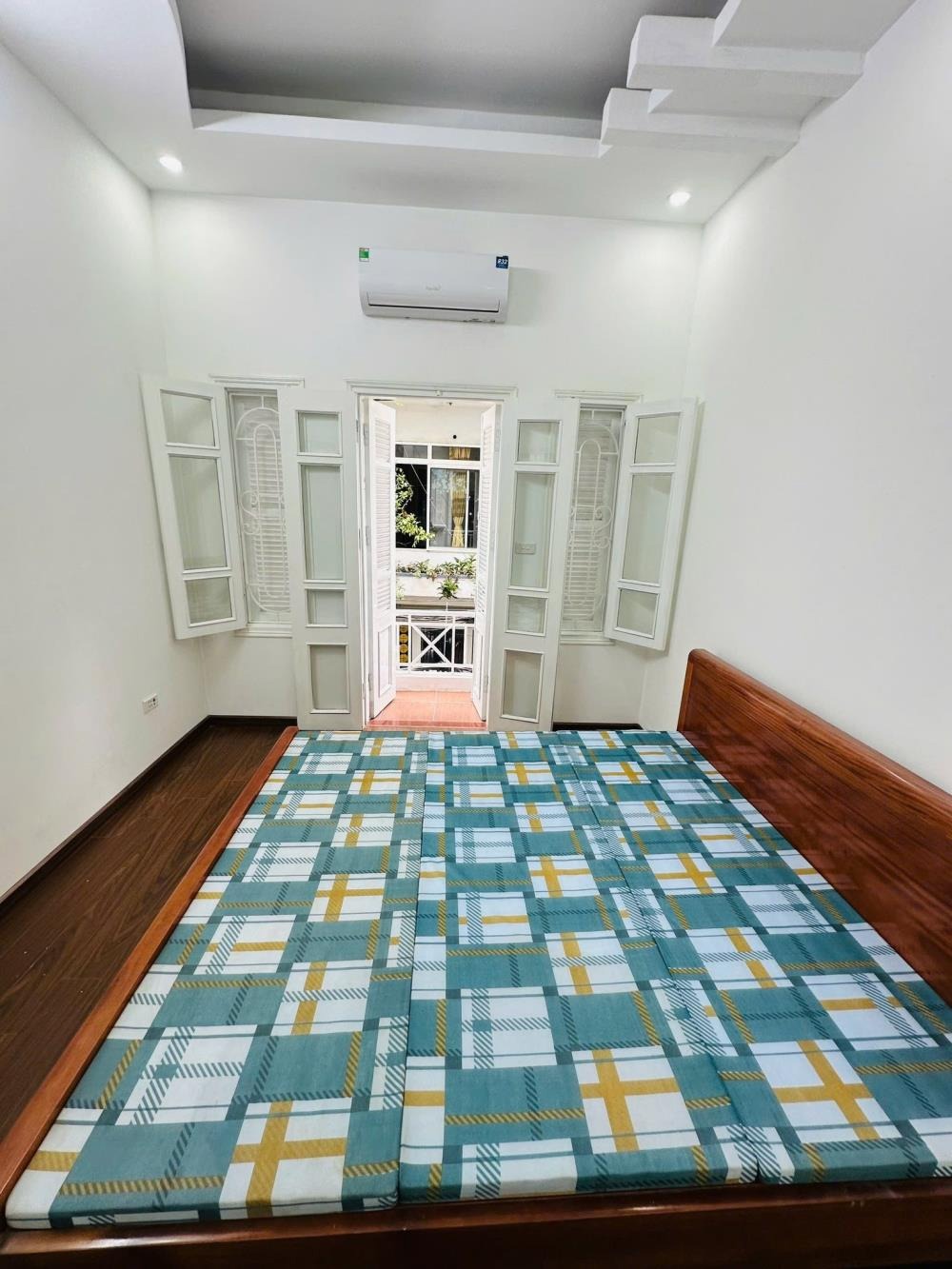 Ô Tô Đỗ Cửa - Mặt Ngõ Thông Thoáng - Lô Góc 3 Thoáng - Nguyễn Khánh Toàn