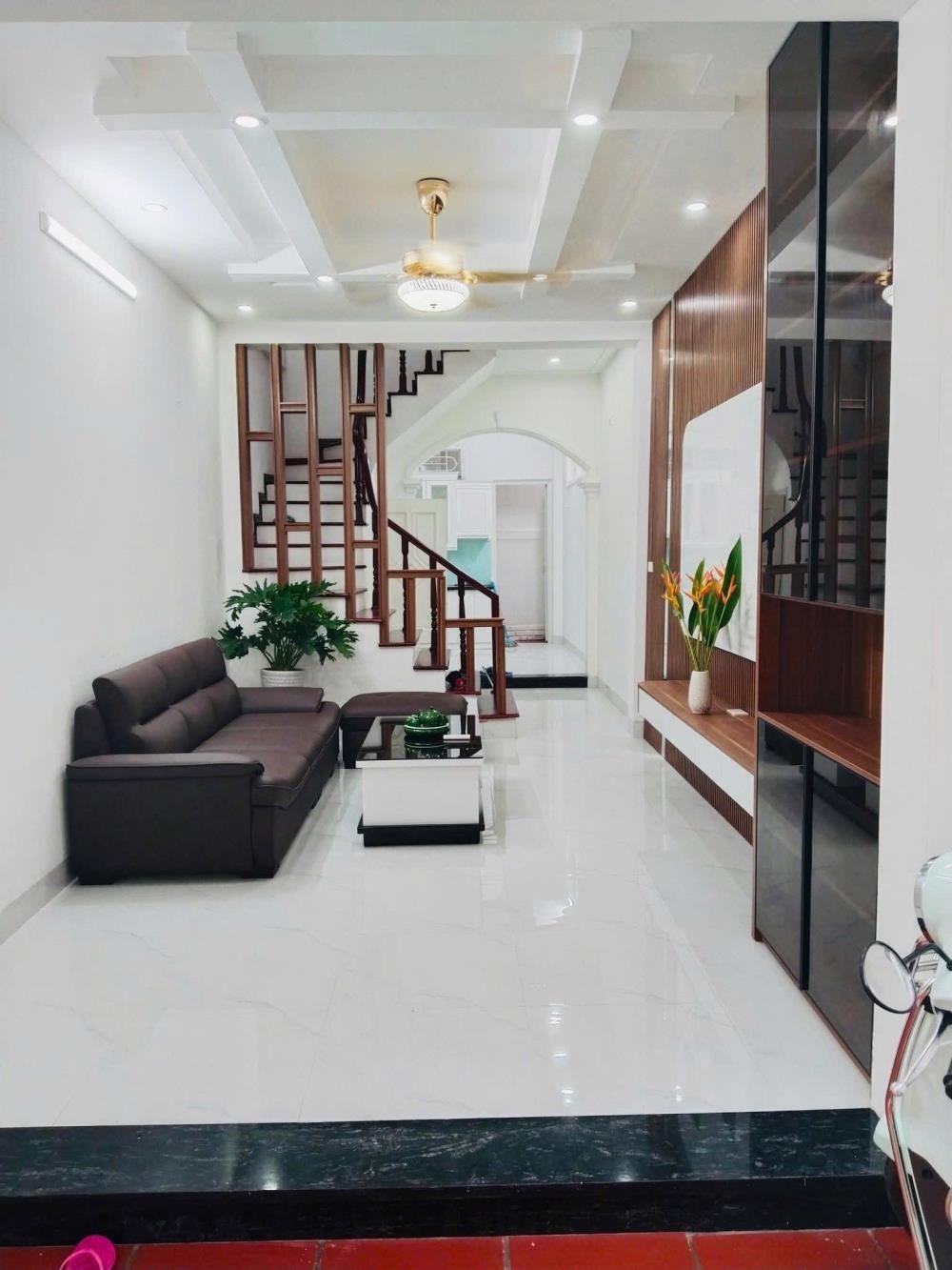 Ô Tô Đỗ Cửa - Mặt Ngõ Thông Thoáng - Lô Góc 3 Thoáng - Nguyễn Khánh Toàn