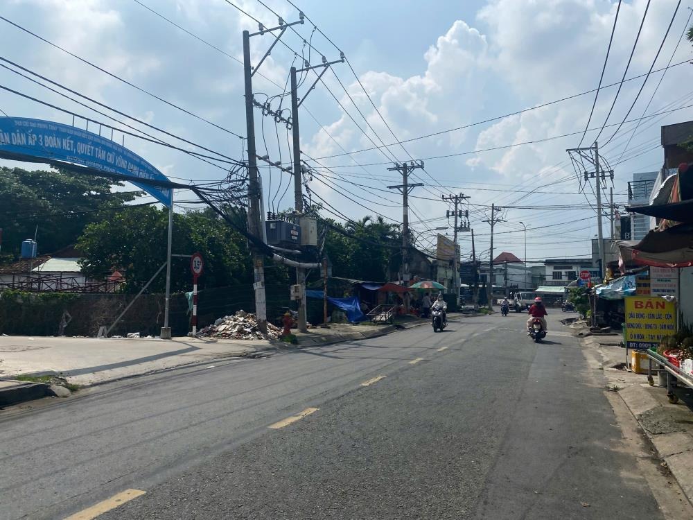 Nhà phố 3 tầng Bình Chánh - Vị trí đẹp, gần chợ, tiện ích đầy đủ