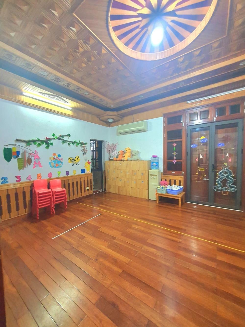 Bán Biệt Thự Dịch Vọng Cầu Giấy 307m2, 92 Tỷ - Vị Trí Đẹp, Kinh Doanh Tốt