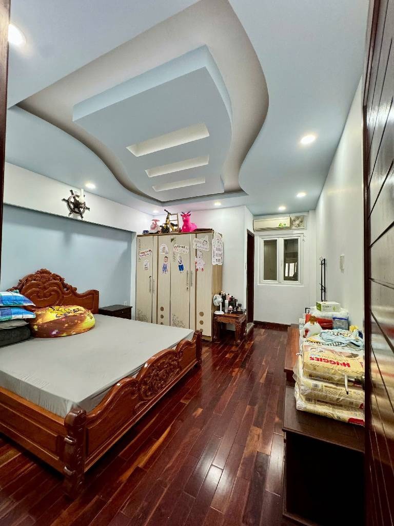 Bán Nhà Gò Dầu, Tân Phú: 4 Tầng, 72m2, Giá 11 Tỷ - Vị Trí Đắc Địa