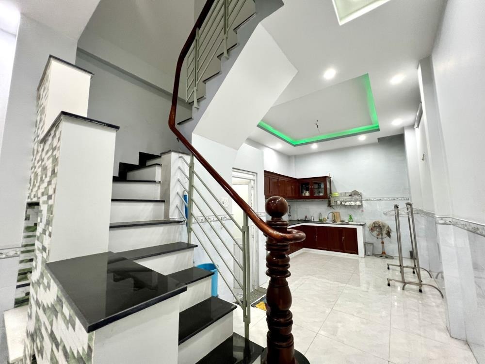 Bán Nhà Đẹp Bình Tân - Giá 4.6 Tỷ - Vị Trí Đắc Địa, Pháp Lý Chuẩn