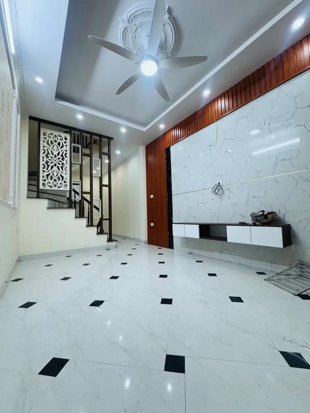 Bán nhà Phương Canh Giá Tốt: 30m2, 5 Tầng, Ô Tô Đỗ Cửa, Gần Đại Học