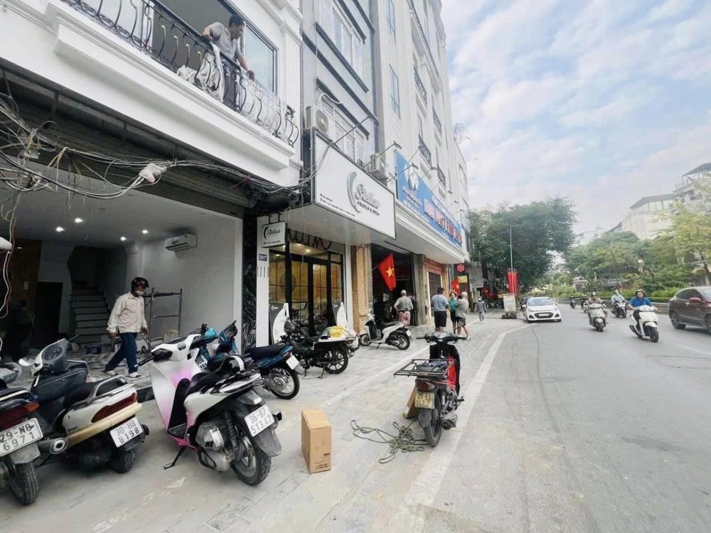Bán nhà mặt phố Lạc Long Quân 6 tầng thang máy - 28 tỷ - Kinh doanh sầm uất