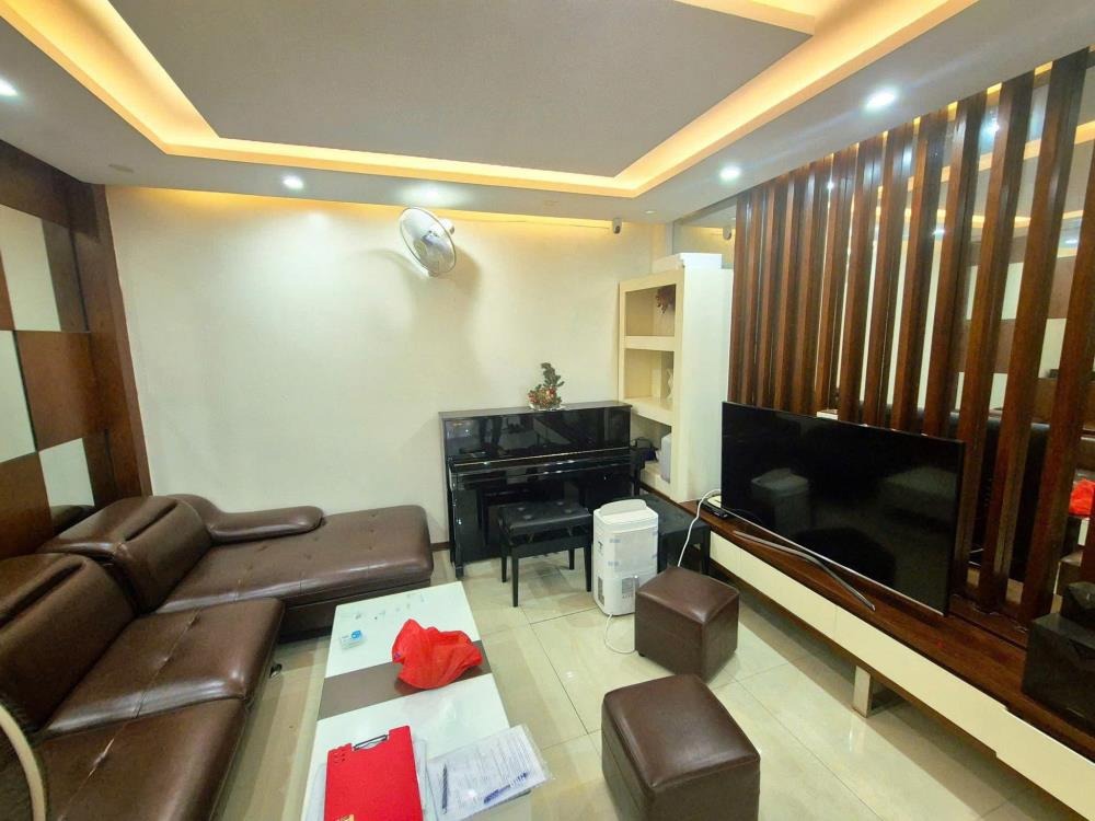 Ngõ đẹp bán nhà phố Thái Hà, Đống Đa - 52m2, 6 tầng, MT 4.3m