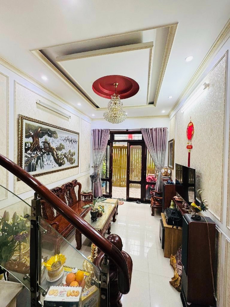 Bán Nhà Trường Chinh - Tân Bình: 4 Tầng, 4 Phòng Ngủ, Giá 7.6 Tỷ