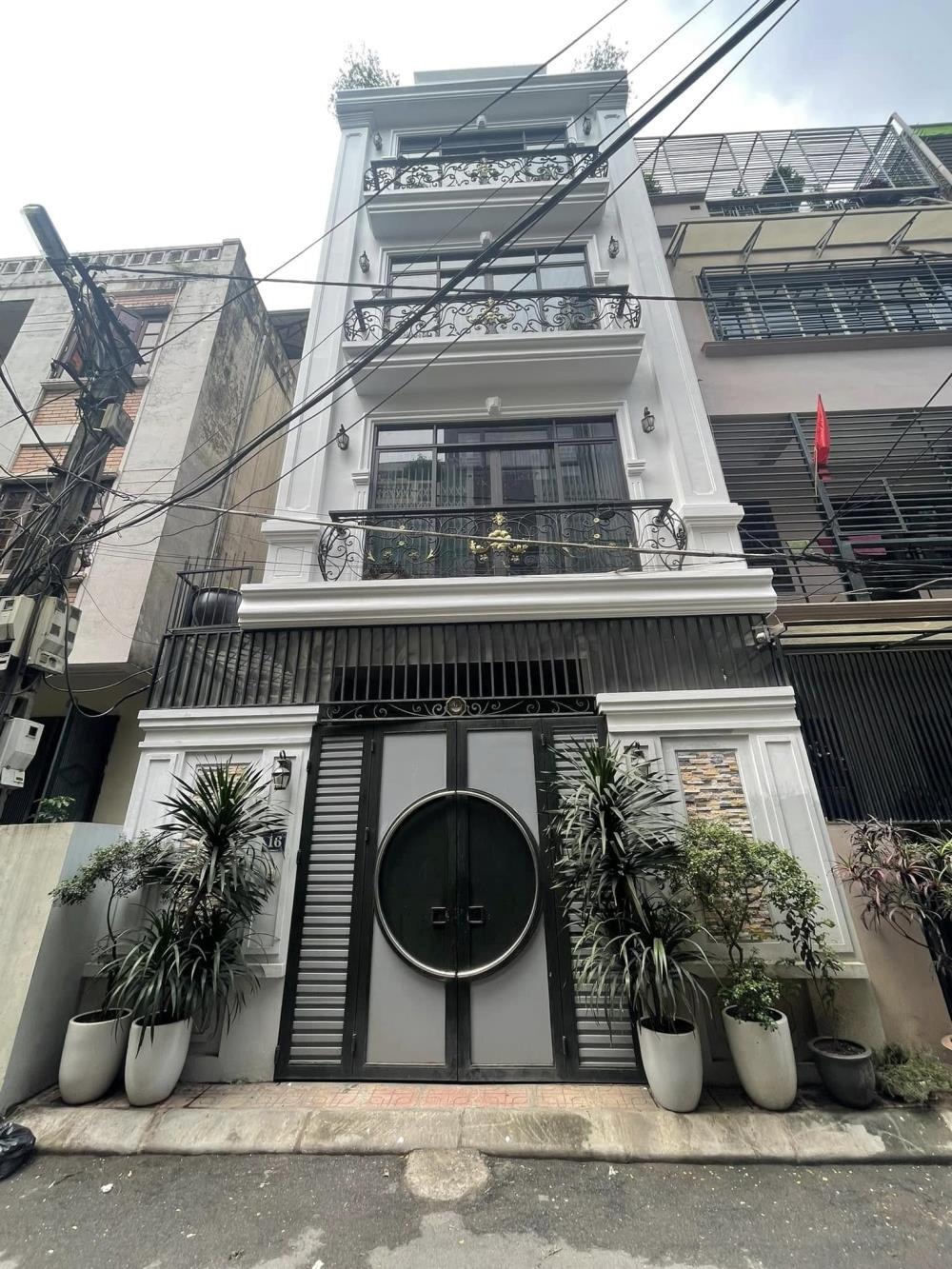 Bán nhà Giải Phóng - Phân Lô - Ô Tô Tránh - Giá 26.5 Tỷ