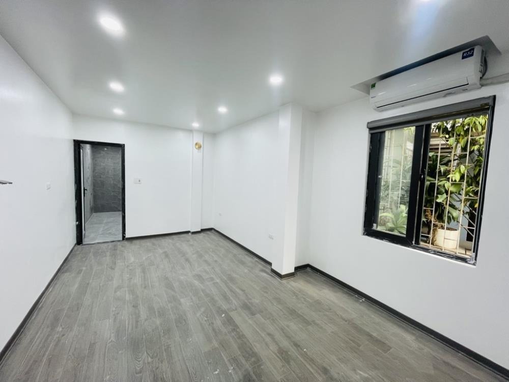 Nhà Tôn Đức Thắng - Vị trí Vàng, 6 Tầng, Ô Tô Đỗ Cửa