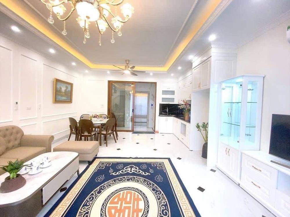 🏠 Bán nhà Cầu Giấy 6 tầng, thang máy, 45m² - Vị trí đẹp, ô tô dừng đỗ 24/24