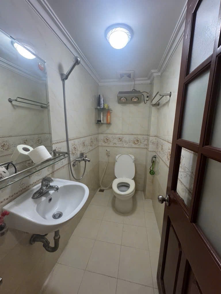 Bán nhà Cầu Giấy 45m2, 5 tầng, mặt tiền rộng, giá 8.5 tỷ