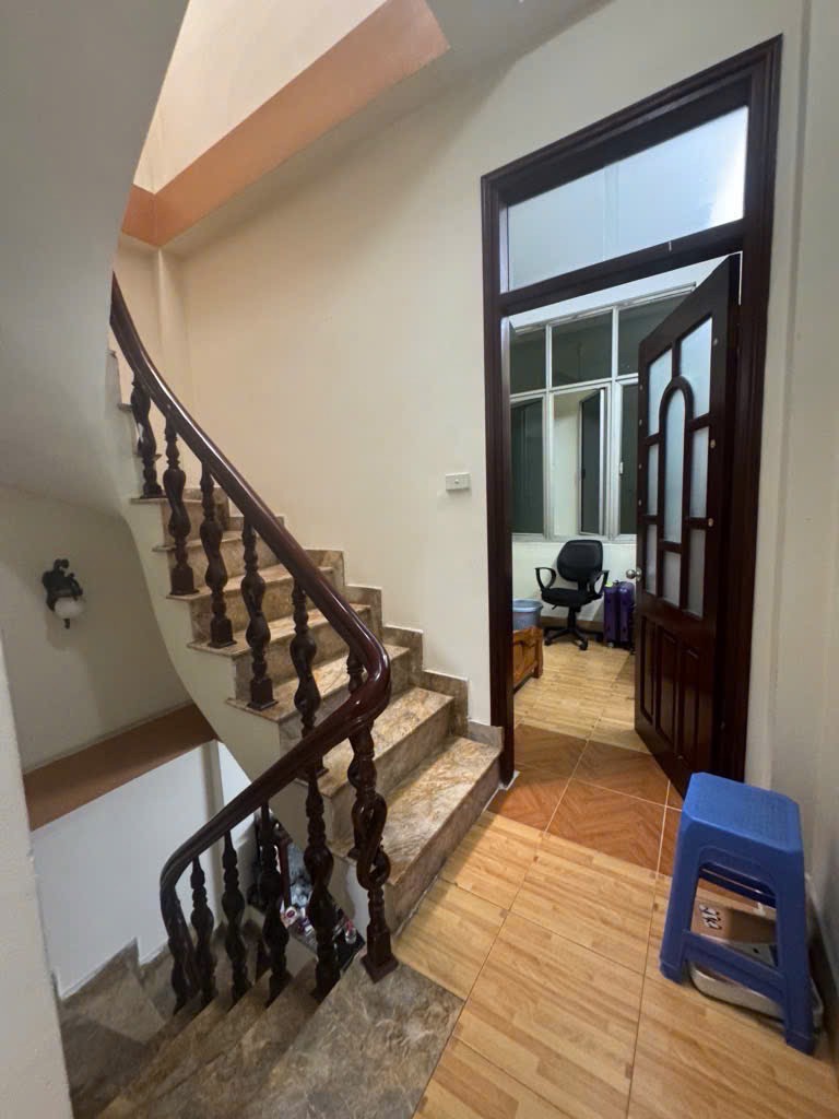 Bán nhà Cầu Giấy 45m2, 5 tầng, mặt tiền rộng, giá 8.5 tỷ