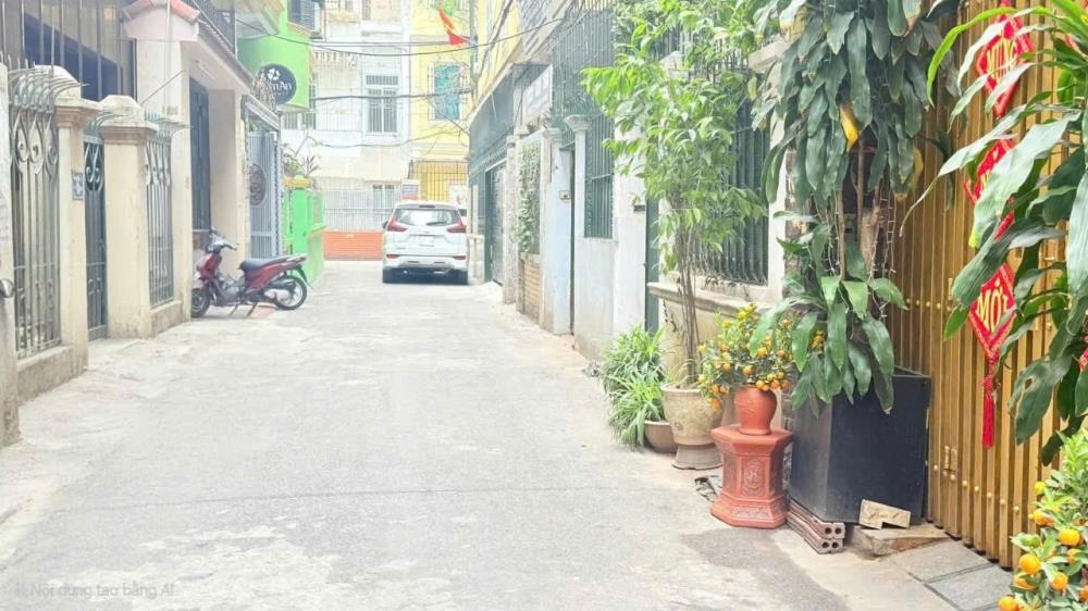Bán Nhà Mặt Phố Trần Quốc Hoàn 55m2, 3 Tầng, Giá 18.8 Tỷ - Vị Trí Đắc Địa