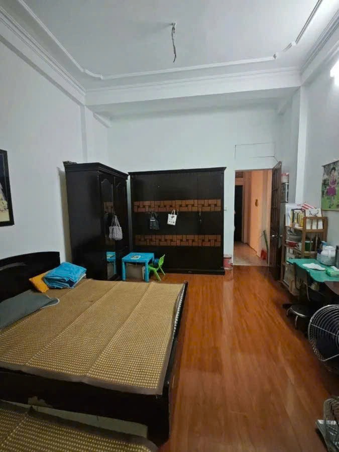 Bán Nhà Mặt Phố Trần Quốc Hoàn 55m2, 3 Tầng, Giá 18.8 Tỷ - Vị Trí Đắc Địa