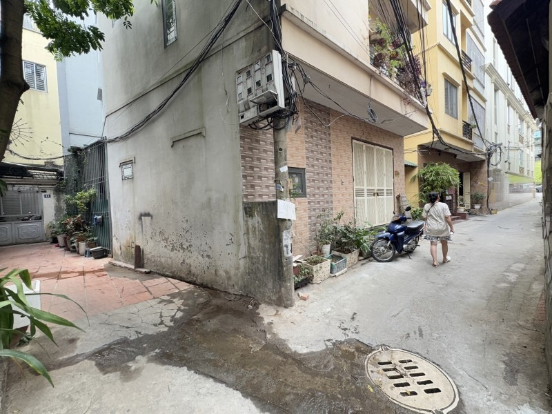 Bán nhà Ngọc Thuỵ, Long Biên 3 tầng, 83m², MT 5.3m, Giá 11 tỷ +