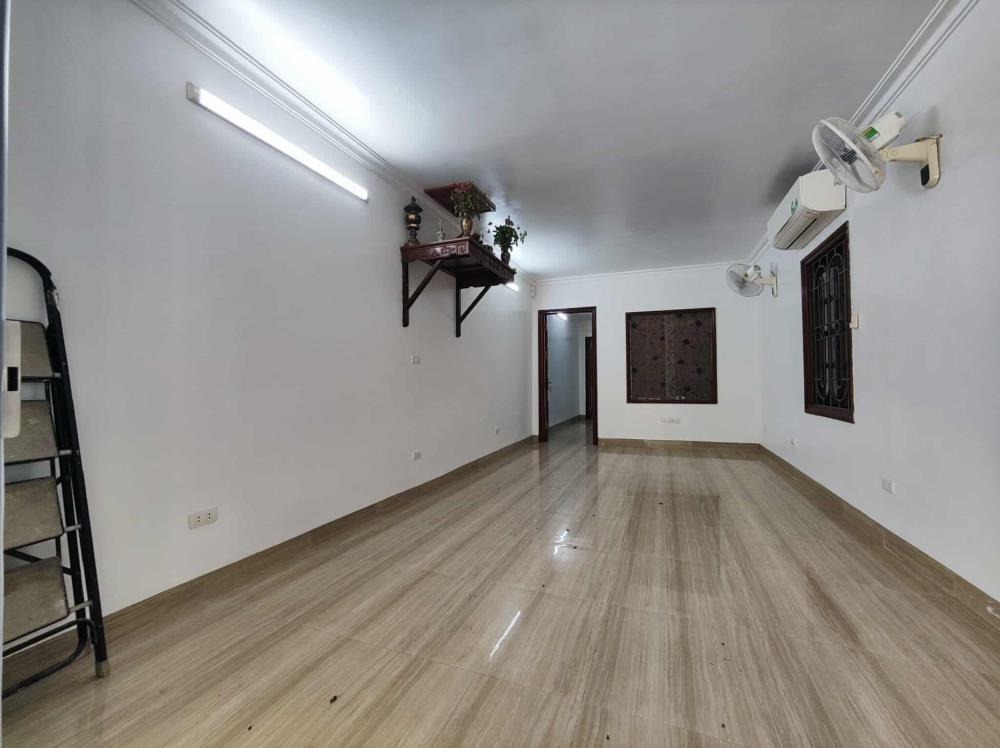 Cho Thuê Căn Hộ Tập Thể Thành Công, Ba Đình - 120m2, Ô Tô Đỗ Cửa, Giá 13 Triệu