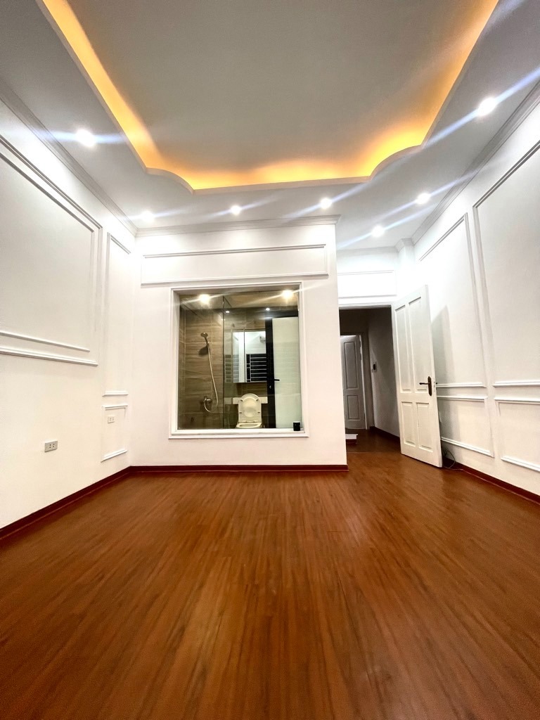 Nhà Thái Hà - Phân Lô - Gara Ô Tô - 5 Tầng - Sổ Đỏ