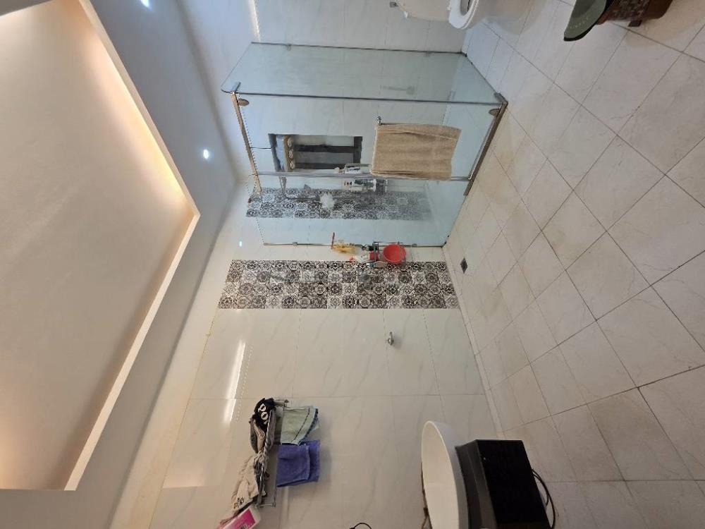 Bán nhà đường Láng, 5 tầng, gần phố, giá 8.x tỷ - Vị trí đẹp, tiện ích đầy đủ
