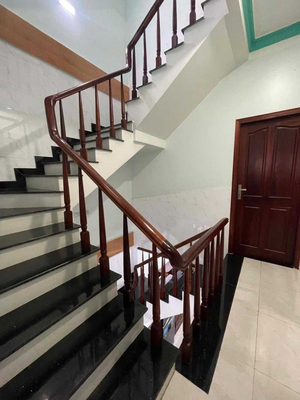 Bán nhà Phạm Văn Bạch, P15 Tân Bình: 1 Trệt 2 Lầu, 5x16m, SHR - Giá Tốt
