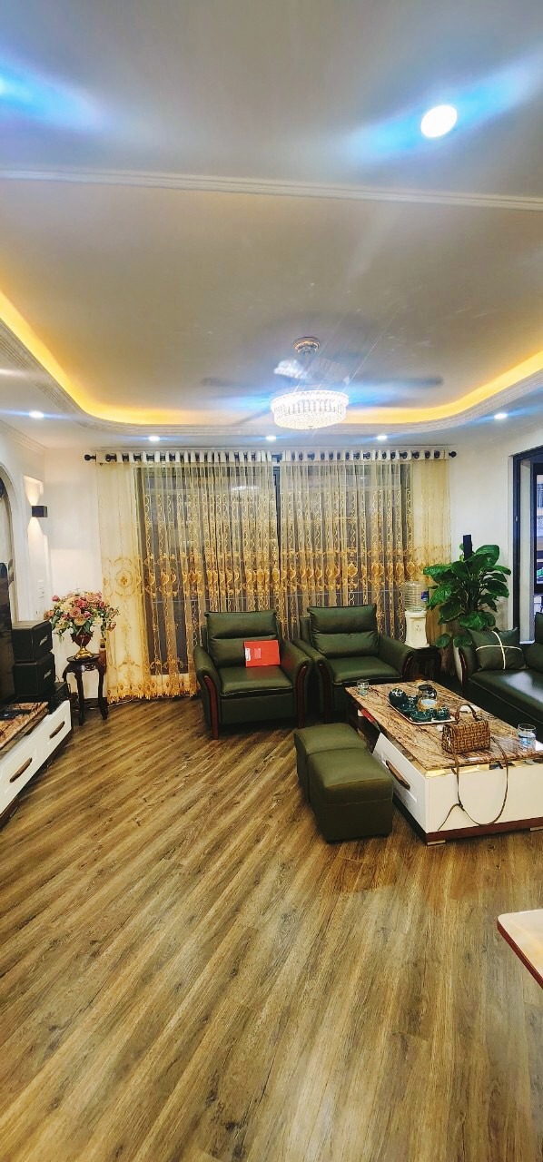 Nhà Phố 5 Tầng, 9 Phòng Ngủ, Mặt Tiền Rộng - Vị Trí Đắc Địa Hà Nội