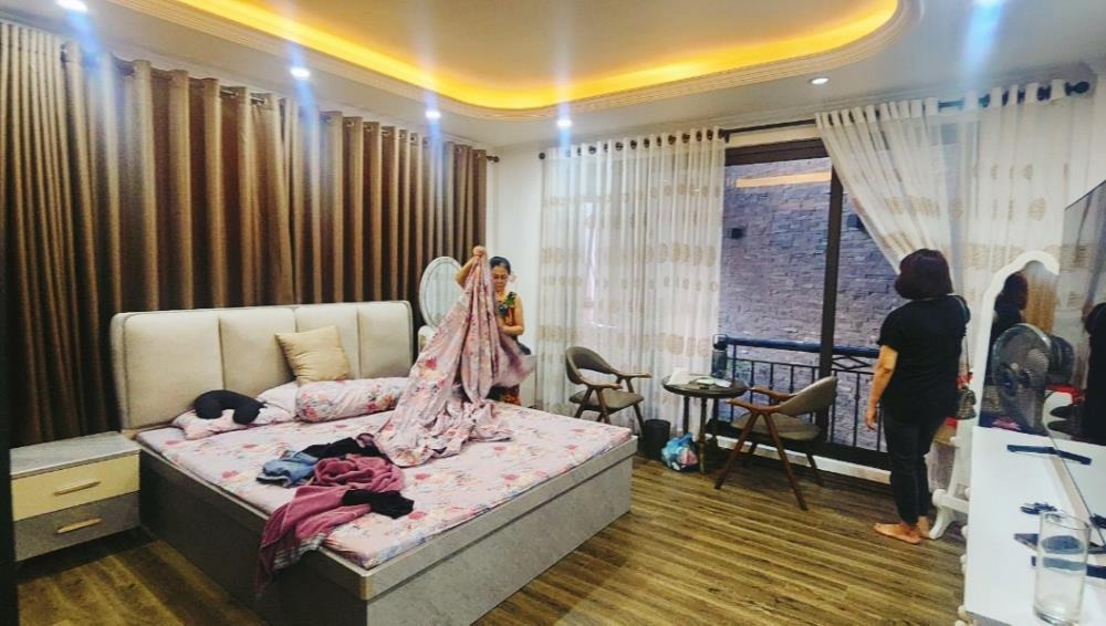Nhà Phố 5 Tầng, 9 Phòng Ngủ, Mặt Tiền Rộng - Vị Trí Đắc Địa Hà Nội