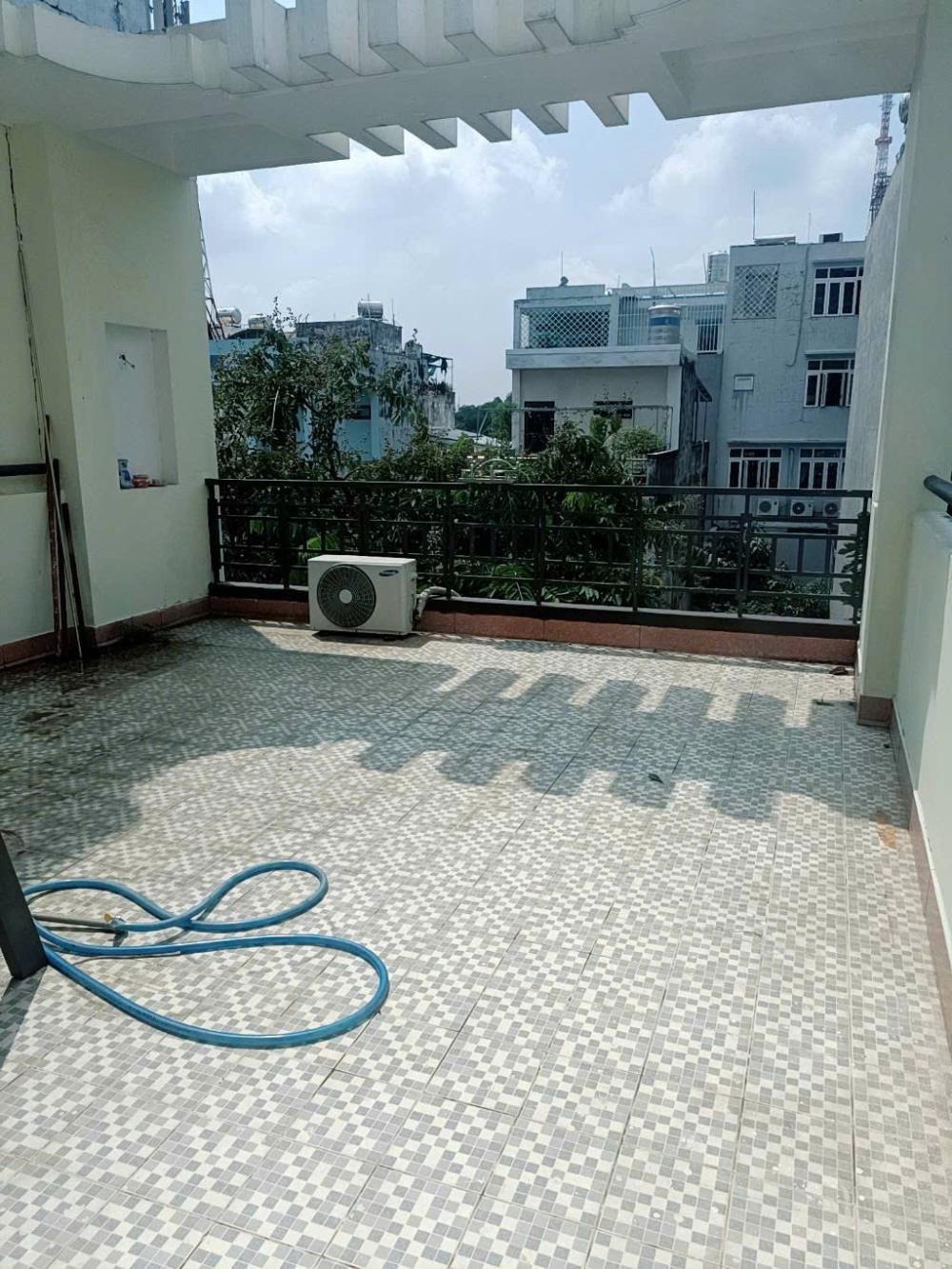Bán nhà 90m2, 4 tầng, BTCT, hẻm xe hơi, Phạm Văn Đồng - Dòng tiền tốt