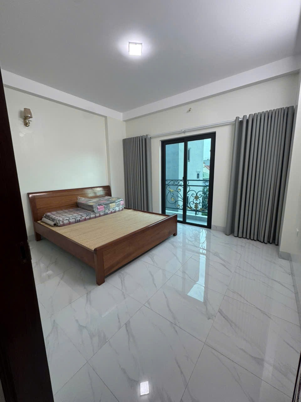 Nhà đẹp mới xây liên mạc - Bắc Từ Liêm giá 5.9 tỷ - Sổ đỏ sẵn