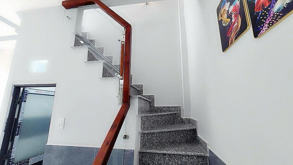 Bán Gấp Nhà 2 Tầng Hóc Môn, Giá 350tr - Vị Trí Đẹp, Tiện Nghi Đầy Đủ